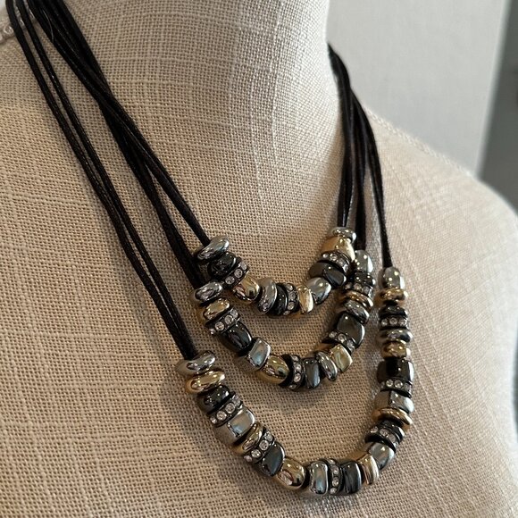 ST THOMAS 3 Strand Metallic Necklace - Picture 4 of 6